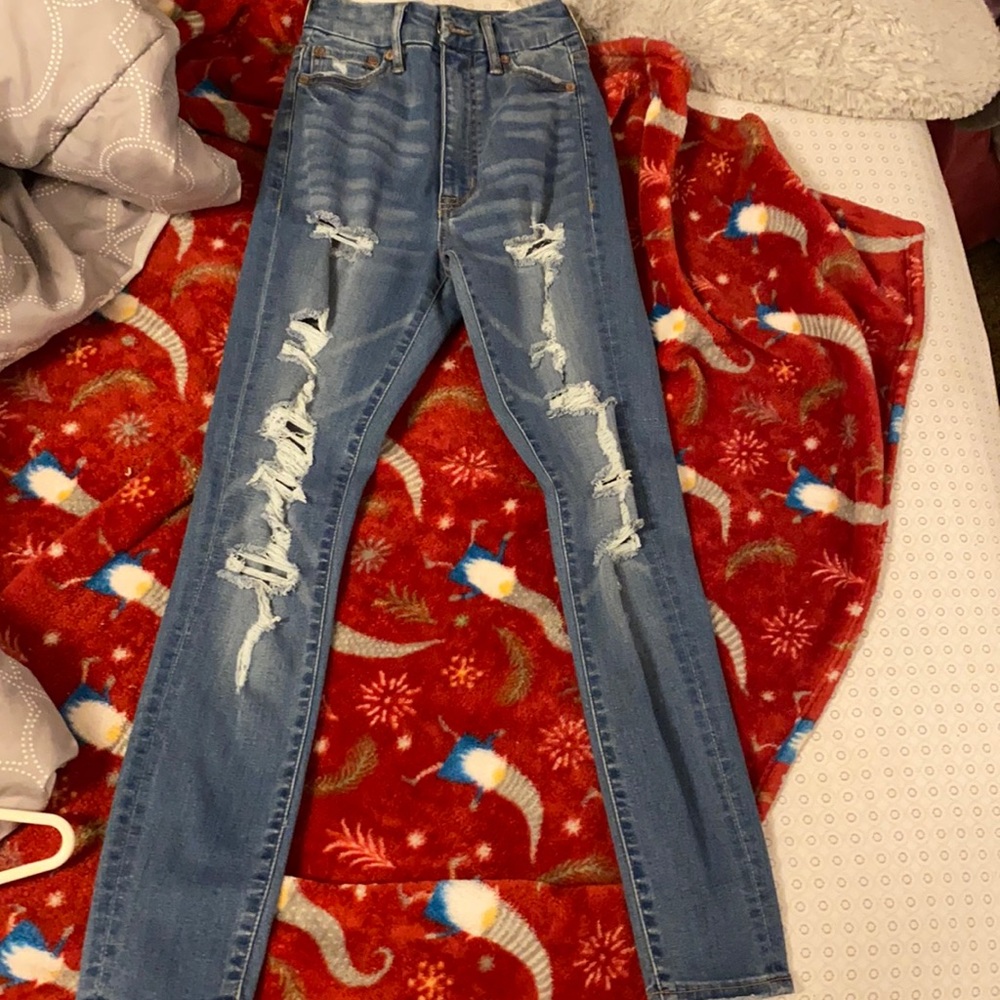 High rise , skinny jeans , ripped
